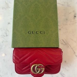 Brand NEW cross body red & gold gucci clutch/wallet! Perfect condition ❤️😍